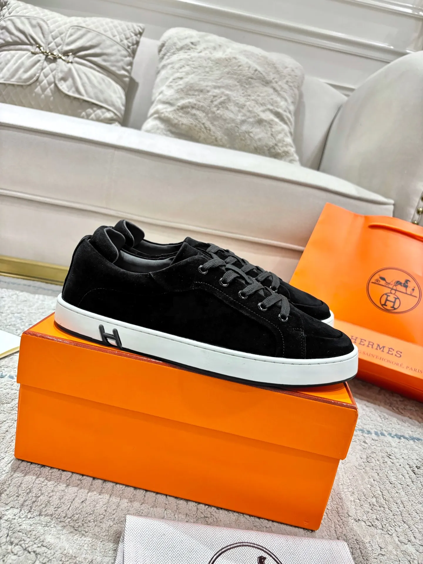Factory direct sales p640🐘🐘Women's shoes Women's clothing Men's ➕10 Hermes·Hermès 2025ss new Lucky series men's leather loafers casual sports shoes for women Top version 🔝Original purchase, development and production👍🏻 This Hermès sports shoe is made of calfskin and suede goatskin, with iconic "H" details on the side, creating a dynamic and fashionable style. 💘 💜Material: original imported first-layer cowhide 💛Inner lining: original customized soft sheepskin 💚Sole: original molded non-slip TPU outsole ❤️Sole thickness: about 2.5cm 🤍Number of yards: 35-45👣 (40 for women and 45 for men, custom-made and non-refundable
